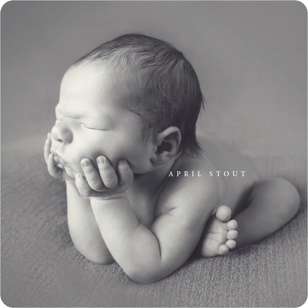 newborn-froggy-pose-tulsa-oklahoma-photographer